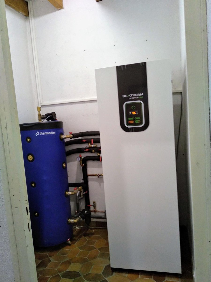 Solution_Ener's tweet photo. Mise en service d'une géothermie  double service (chauffage &amp; Eau Chaude Sanitaire) avec un capteur horizontal en eau glycolée. Le tout sur un réseau de radiateur.
La géothermie est le système idéal en terme de confort, performance et coût d'utilisation. https://t.co/tAAXmyLkE2 https://t.co/0Yc6X9hy5w