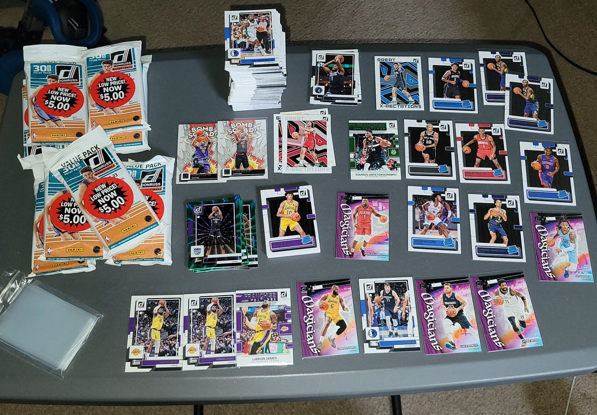 Stopped at the grocery store this morning & they'd marked down a few fat packs of 2022-23 Donruss basketball. Nothing crazy but fun ripping nonetheless. #thehobby #basketballcards @CardPurchaser