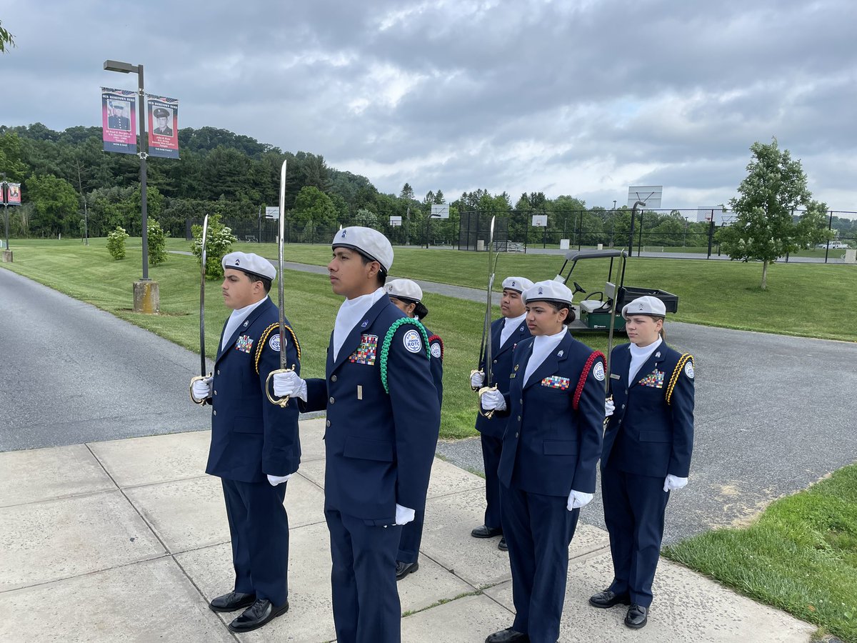 Today members of our cadet corps honored our country’s fallen men and women during a Memorial Day Ceremony at Jim Dietrich Park. @MuhlJuniorHigh @MuhlHighSchool @muhlsd