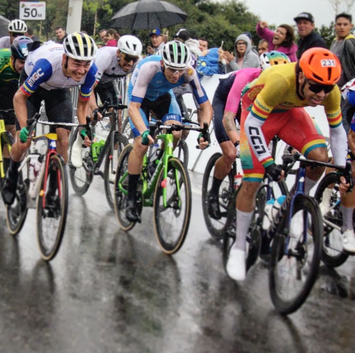 🇧🇷 Protagonismo de los tres Caja Rural-Seguros RGA en los Campeonatos Panamericanos. @aular_orluis (4º) se quedó a cm del podio en un cerrado sprint por la plata. Thomas Silva concluyó 7º y @JeffCepedaH fue alcanzado cerca de meta tras una larga fuga. #SúmateAlVerde 💚