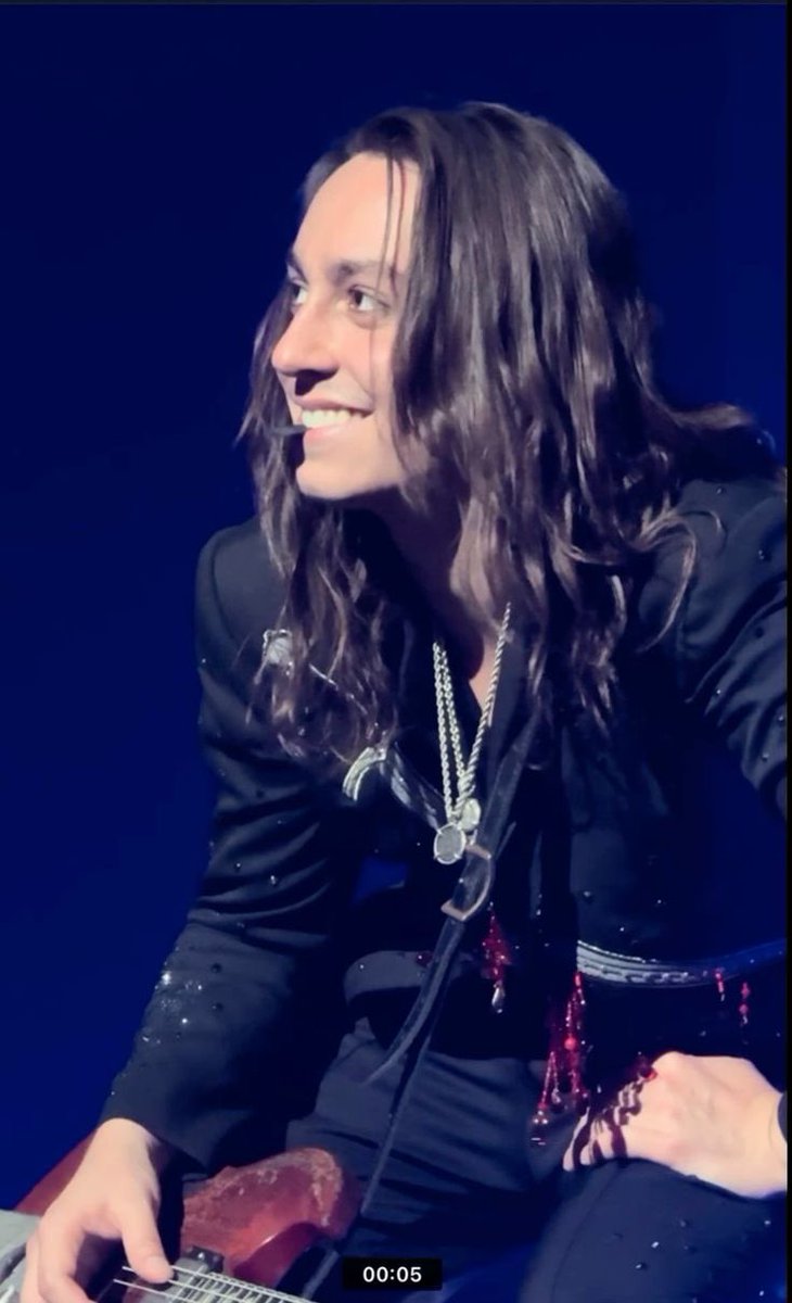 mel_gvf's tweet photo. those eyes like fire or whatever sleep token said https://t.co/lYnxbg0MFL