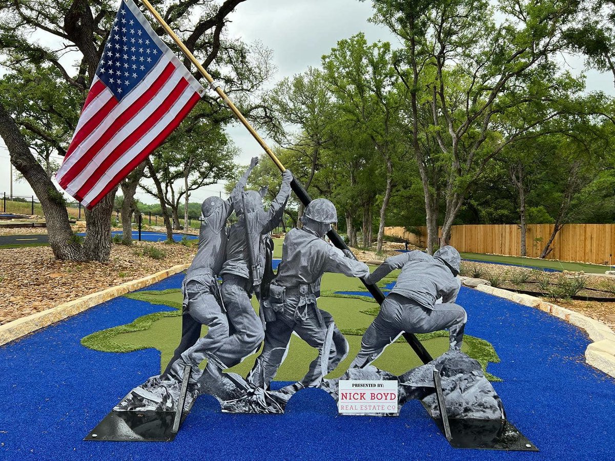 Course Highlight: Memorial Mini Golf (@CityofBudaTX, TX) is an 18-hole military themed adventure course with 9 holes wheelchair accessible, +9 holes workable. memorialminigolf.com #AccessMiniGolf ♿️⛳️🇺🇸 See more accessible courses, here: accessminigolf.com