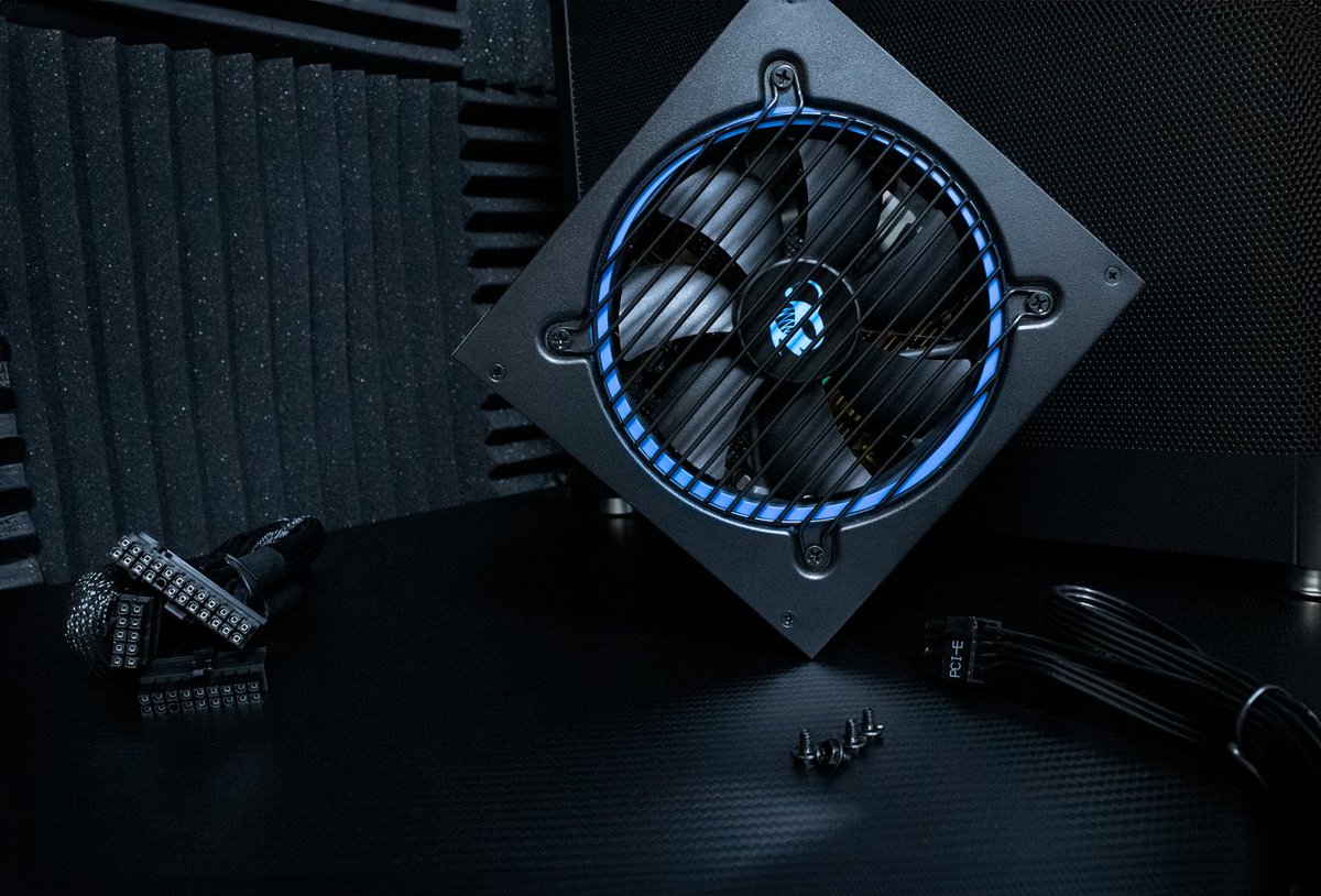 DeepGaming_ES's tweet photo. Fuente de Alimentación 850W 80Plus Gold Energy V! ⚡️
🔋 Eficiencia superior con certificación 80Plus Gold.
🔌 850W de potencia para rendimiento máximo.
🌟 Diseño premium y protección total para tu equipo.
🎮 Perfecta para gamers y profesionales.
#DeepGaming #PCGaming #TechLovers https://t.co/6Dt5HU3zmR