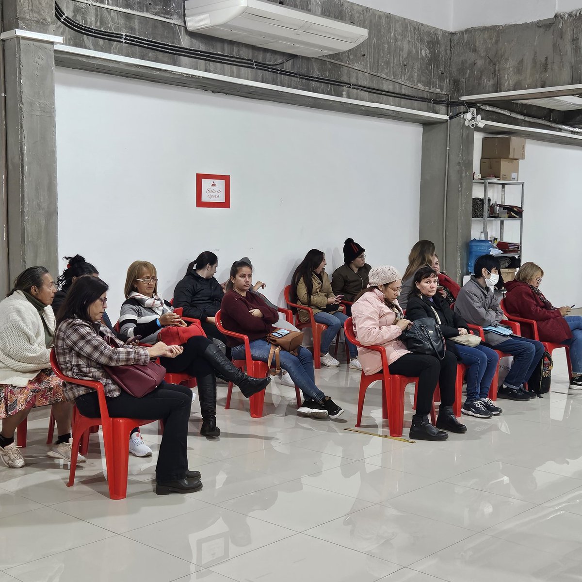 ANRParaguay's tweet image. Inician las jornadas de atención y provisión de medicamentos gratuitos con médicos extranjeros. 27, 28, 29 y 30 de mayo, en la ANR (25 de mayo casi Tacuary). Especialidades: ginecología, pediatría, oftalmología infantil, test para detectar cáncer de cuello uterino.