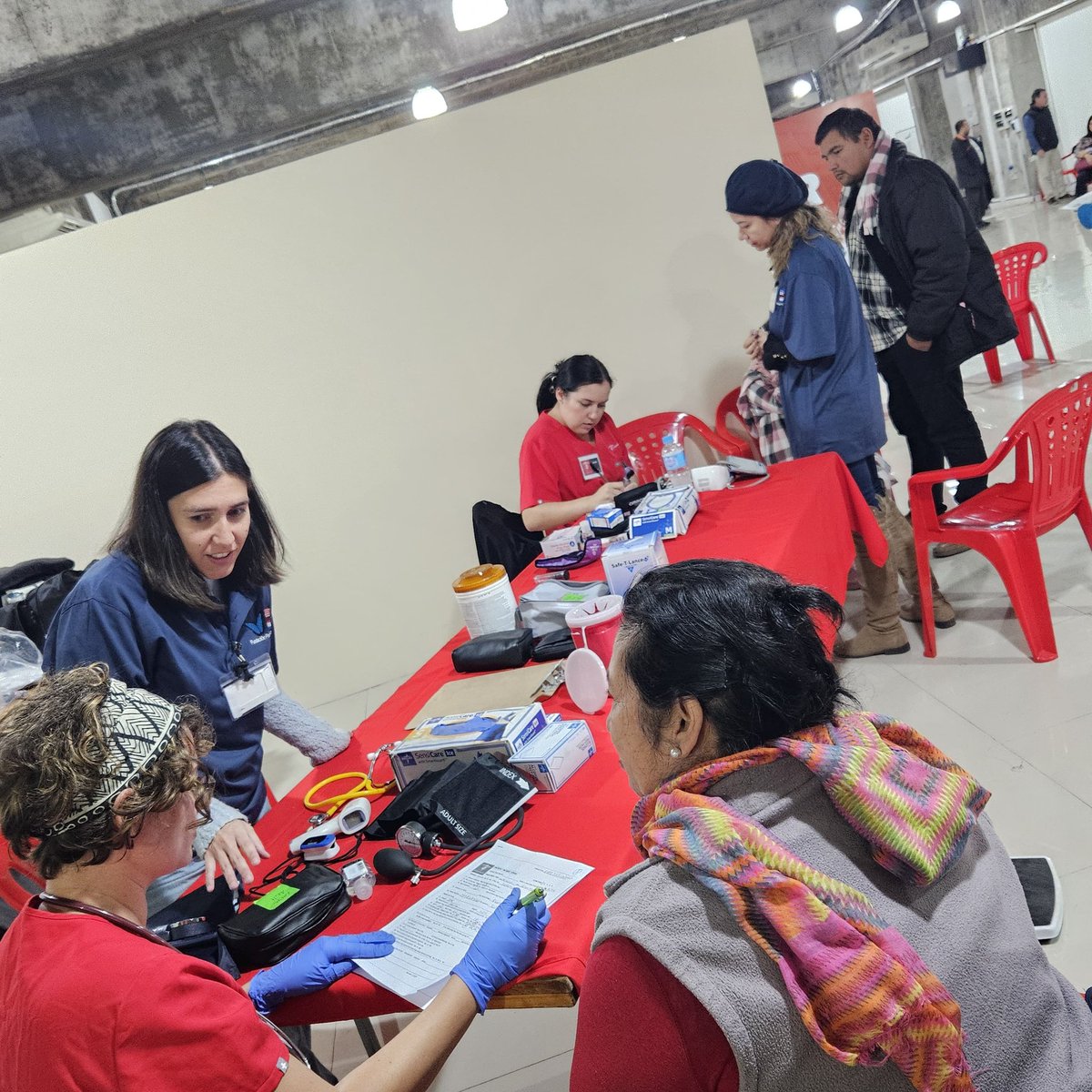 ANRParaguay's tweet image. Inician las jornadas de atención y provisión de medicamentos gratuitos con médicos extranjeros. 27, 28, 29 y 30 de mayo, en la ANR (25 de mayo casi Tacuary). Especialidades: ginecología, pediatría, oftalmología infantil, test para detectar cáncer de cuello uterino.