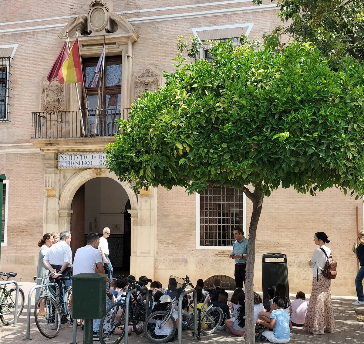 El @CeipCarmen nos ha visitado para conocer el edificio, su historia educativa y la importancia de conservar nuestro patrimonio en uso Y no hay un uso más hermoso para esta antigua institución que la Educación de nuestros jóvenes. @UNICEF_EDU #patrimoniopasadopatrimoniofuturo