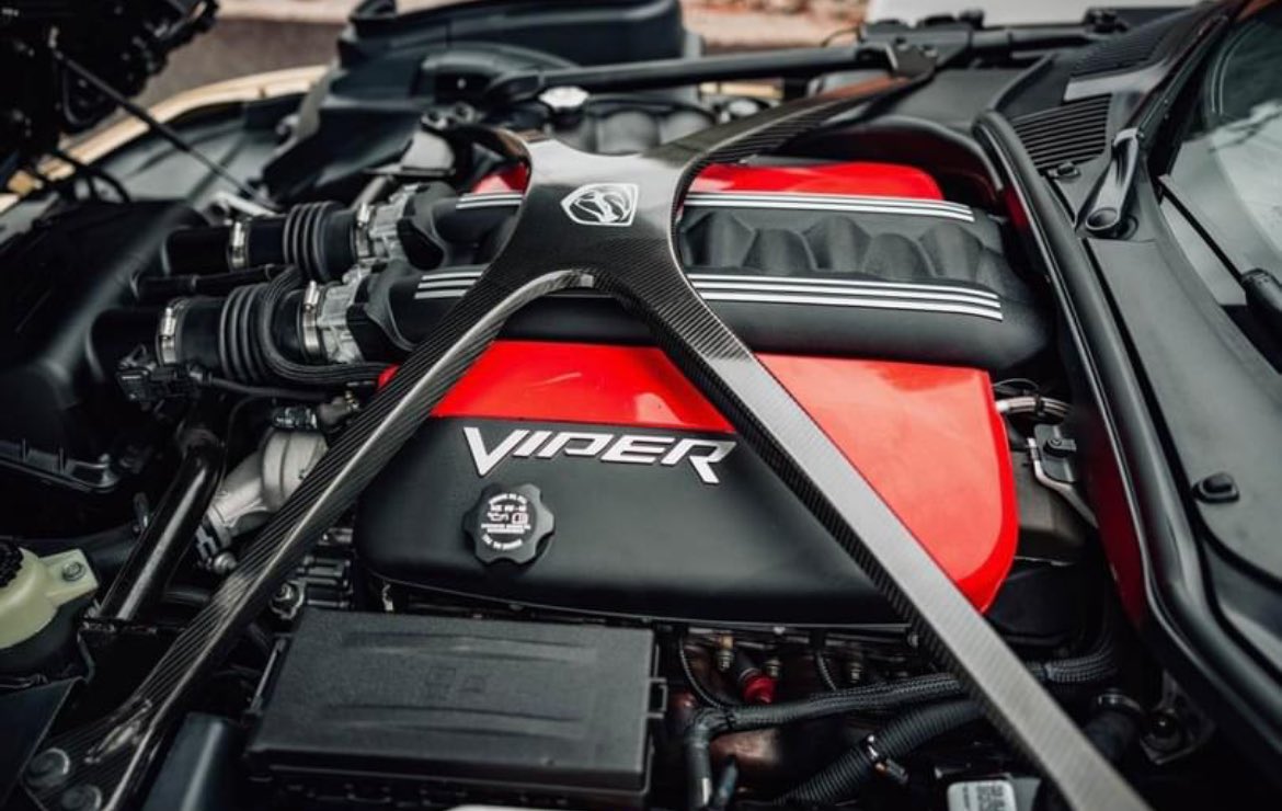 I’ve said it before and I’ll continue to say it. If I ever win the lottery, I will not be telling anybody. However, there will certainly be plenty of signs. Like the sudden appearance of cars like this 2017 Dodge Viper ACR Extreme in my driveway.