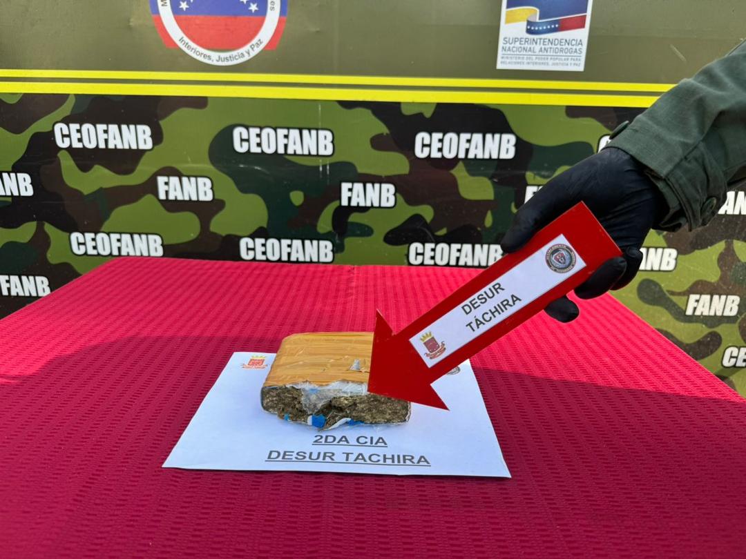 4f_gnb's tweet photo. Efectivos del DESUR Táchira, bajo el Comando de nuestro compañero May. Sánchez Pausolino, tras labores de patrullaje, lograron aprehender a un sujeto a quien le incautaron 415 gramos de  marihuana, el procedimiento fue notificado al Ministerio Público.
¡Seguimos Venciendo! https://t.co/SBYR0hQL8y