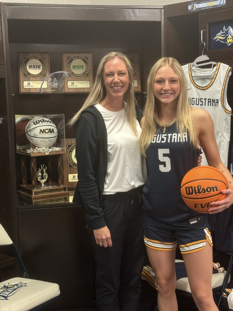 Incredibly honored to be able to visit Augustana University @AugieWBB with @LillyMeulemans @appletoneastgbb and her mom Becky and experience a great staff in @CoachNateVogel @coachszabs offer Lilly a home for her future academic and athletic career! This may be a new chapter for