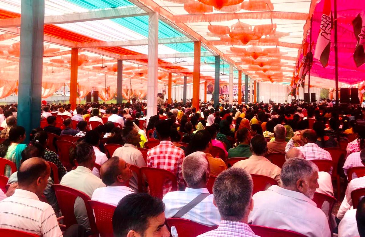 Addressing a mammoth election meeting in #Balh, #Mandi District, alongwith Dy. CM @Agnihotriinc, @INCHimachal President & MP @virbhadrasingh, DCC Chief #PrakashChaudhary, stated that #Congress / India Alliance wave is sweeping across the country & People have made-up their mind