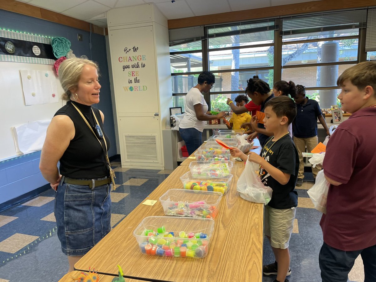 Such a great morning at Lely Elementary….It was our End of the Year Reading Market where students “shopped” and spent their Reading Counts Points on Prizes, Snacks, Face Painting, and Tattoos. <a href="/LelyLionsRoar/">Lely Elementary</a> <a href="/AmyDani40893214/">Amy Daniels</a>