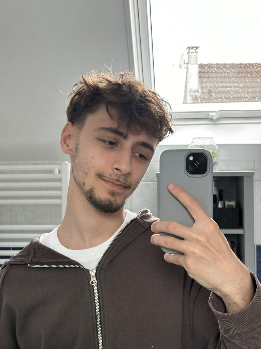 𝘼𝙣𝙩𝙤𝙞𝙣𝙚🪼 tweet media