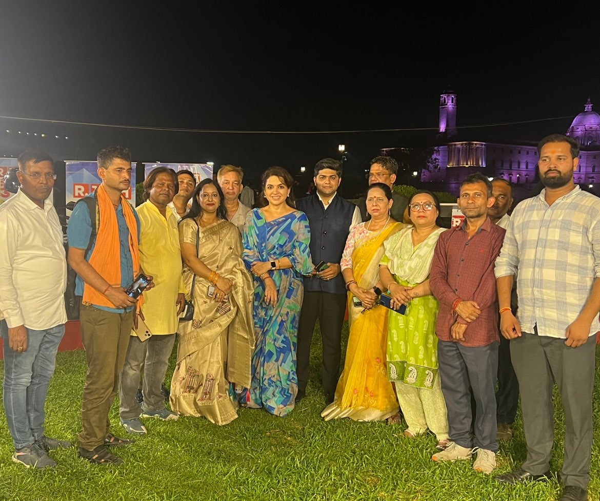 ShainaNC's tweet image. यह जनता हैं जो सब कुछ जानती हैं । जनता @narendramodi जी के साथ । #Abkibar400par #ModiKaPairvar