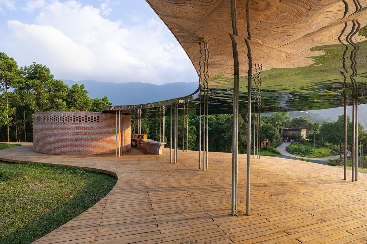 Idee architects creates sinuous and reflective canopy for Quin Pavilion on Hanoi hills: worldarchitecture.org/architecture-n… #architecture #vietname