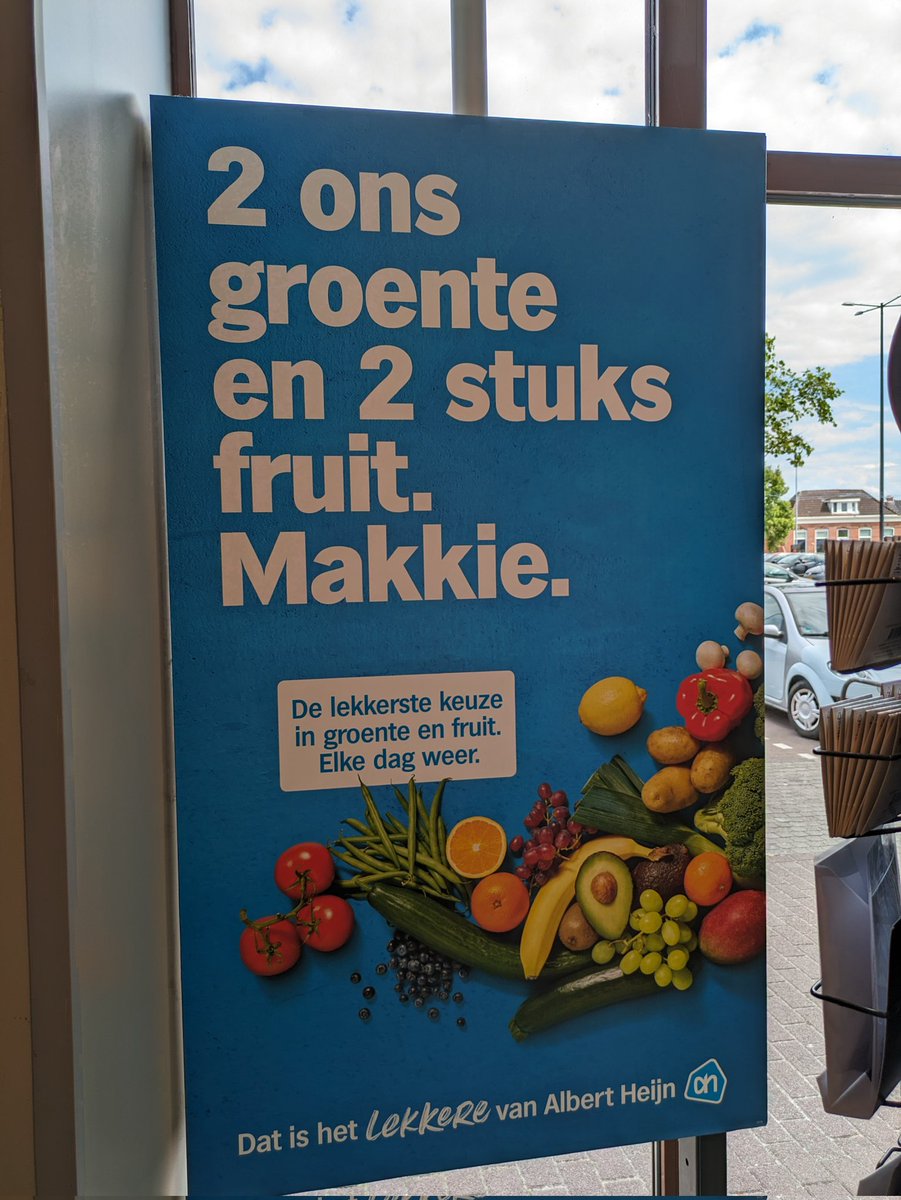 Foto 1: Amstelveen (NH)
Foto 2: Appingedam (GN)

Zelfde campagne, andere standaard. Wat is de gedachte hierachter <a href="/albertheijn/">Albert Heijn</a>? Ligt de lat voor Groningers lager? Hebben Amstelveners meer vitamines nodig? Of is het woord "ons" niet geschikt voor de Randstad?