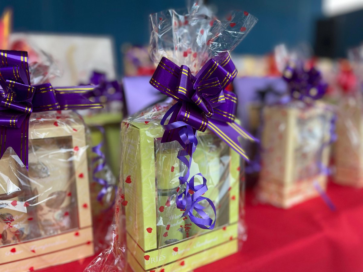 ComunitariosES's tweet photo. El pasado fin de semana, celebramos el día de las Madres con más de 1,000 madresitas en el Complejo Katya Miranda🥳

Disfrutamos de música en vivo, pastel, rifas y excelentes premios🎁 gracias a nuestros fundadores🤝🏼 https://t.co/IZuZ2P9791