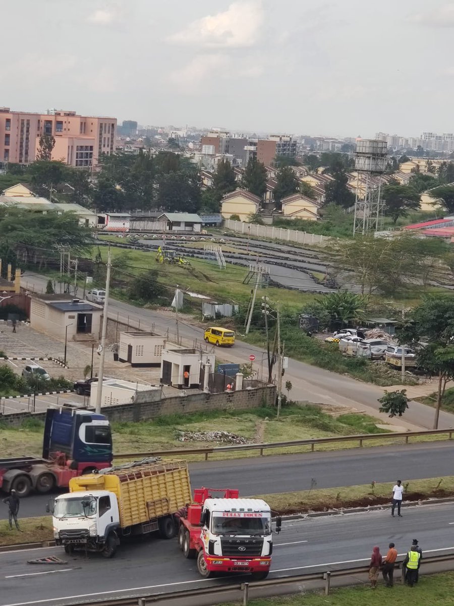 Accident on the Southern Bypass. Road from Mombasa road to Langata causing heavy traffic. Practice patience guys. @Ma3Route @KeNHAKenya @kipmurkomen