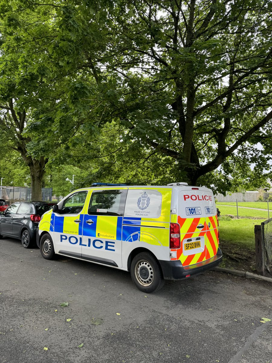 Thanks to <a href="/PoliceScotland/">Police Scotland</a> for coming in to speak to P5, 6 and 7 about road safety. We enjoyed hearing about using the traffic gun and asking some questions. #MCPS67 #RoadSafety #Police #DYW