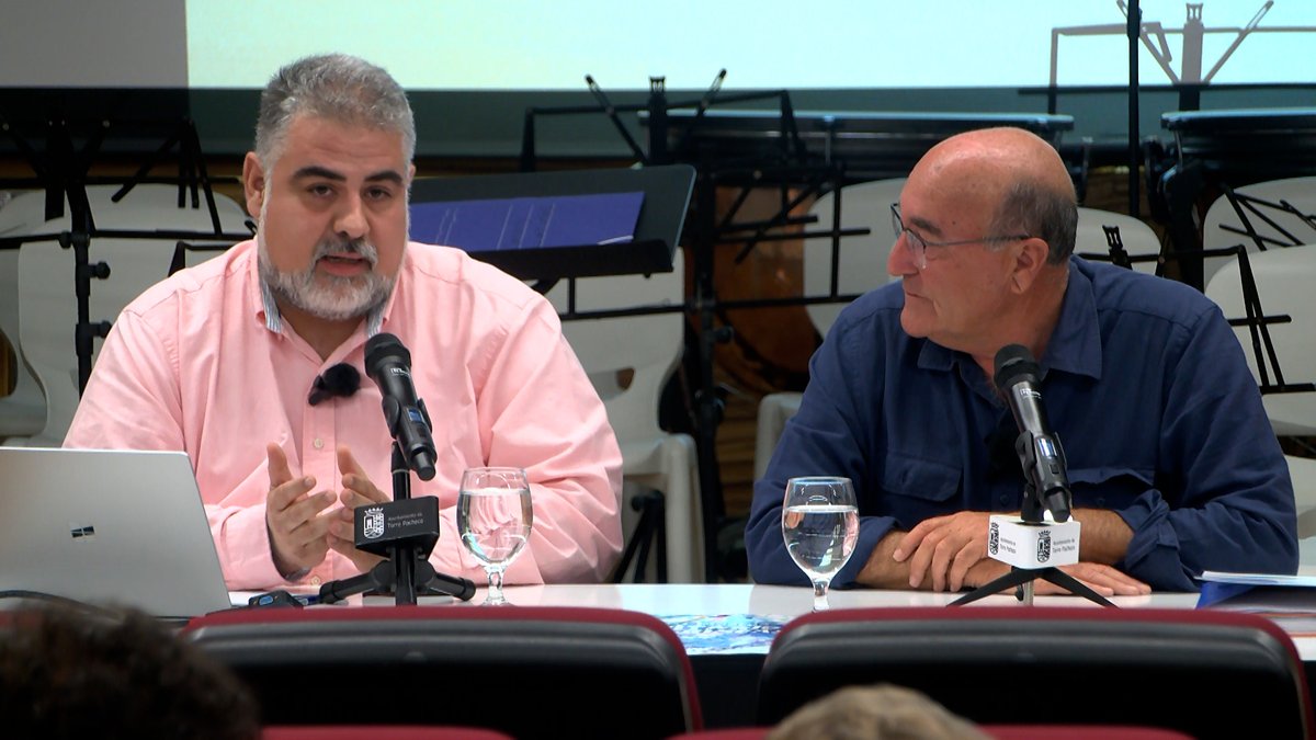 tuweb_tv's tweet photo. 🔵🟠🖨 La conferencia “La importancia de las Torres de interior y de costa en nuestra comarca”, fue la encargada de abrir la programación de las fiestas Trinitario Berberiscas de Torre Pacheco

22.00 🕙 #ActualidadInformativo https://t.co/fUqeLPc7xu