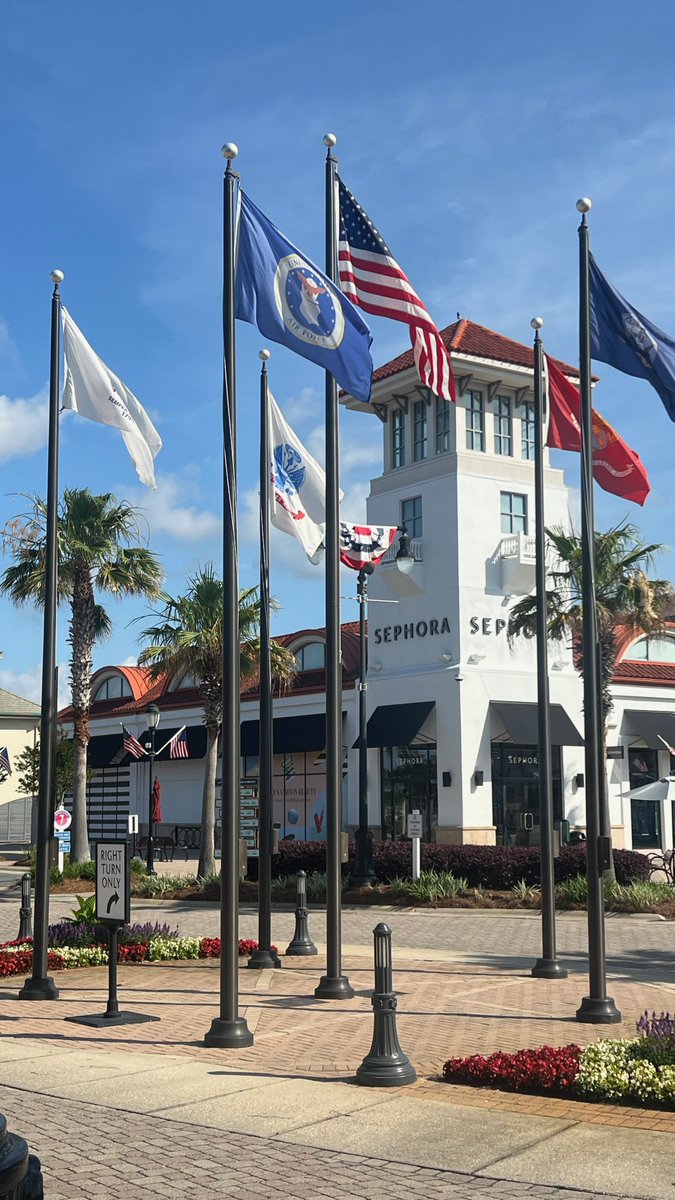 Destin Commons tweet media