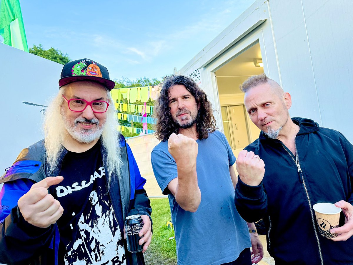 Scott Helland Guitarmy of One (@guitarmyofone) on Twitter photo Smashing some bass riffs with <a href="/dinosaurjr/">Dinosaur Jr</a> for some Deep Wound yesterday in Birmingham <a href="/beardedtheory/">Bearded Theory</a> festival Smashing some bass riffs with <a href="/dinosaurjr/">Dinosaur Jr</a> for some Deep Wound yesterday in Birmingham <a href="/beardedtheory/">Bearded Theory</a> festival