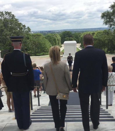 As we commemorate Memorial Day today, please join me in honoring the more than one million Americans who have selflessly given their lives in defense of our country.   These men and women represent the very best of our great nation. May God bless them and their families. 🇺🇸