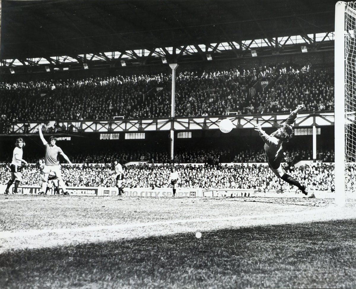 My dad took this at Goodison Park. Everton v Ipswich Town. Can someone help me with the date of the match, please #efc #itfc