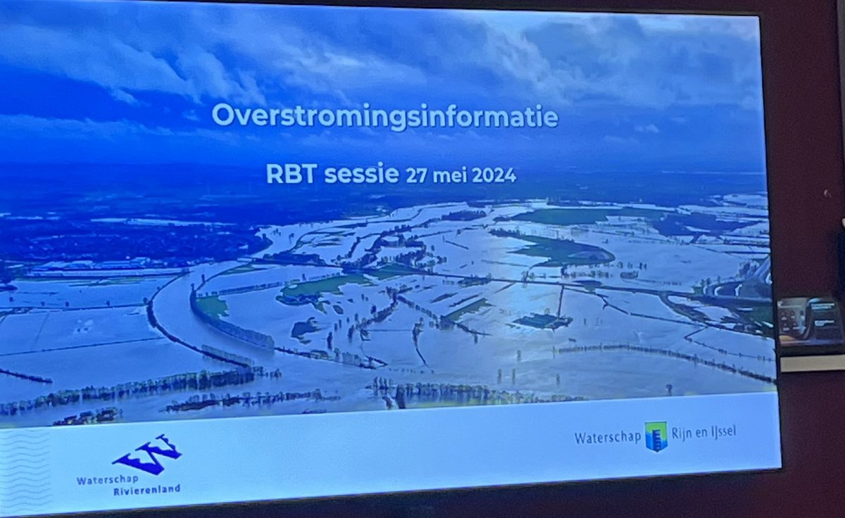 BurgmOverbetuwe's tweet photo. Vanmiddag Regionaal Beleids Team #RBT vanuit de Veiligheidsregio #VGGM met de 5 collega’s van de andere riviergemeenten, 2 dijkgraven, defensie, politie en het OM ihkv overstromingen en dijkdoorbraken #oefenen #kleinekansmaargroteimpact #Overbetuwe https://t.co/MFVZVuK7cq