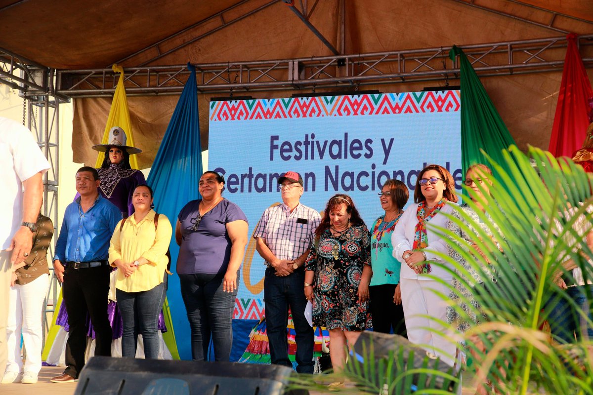 MefccaLeon's tweet photo. Festival Departamental y Certamen de las Cotonas!!! 🪡🧵

#LeonRevolucion
#SoberaniayDignidadNacional
#MEFCCA https://t.co/5iNzaVsaNB
