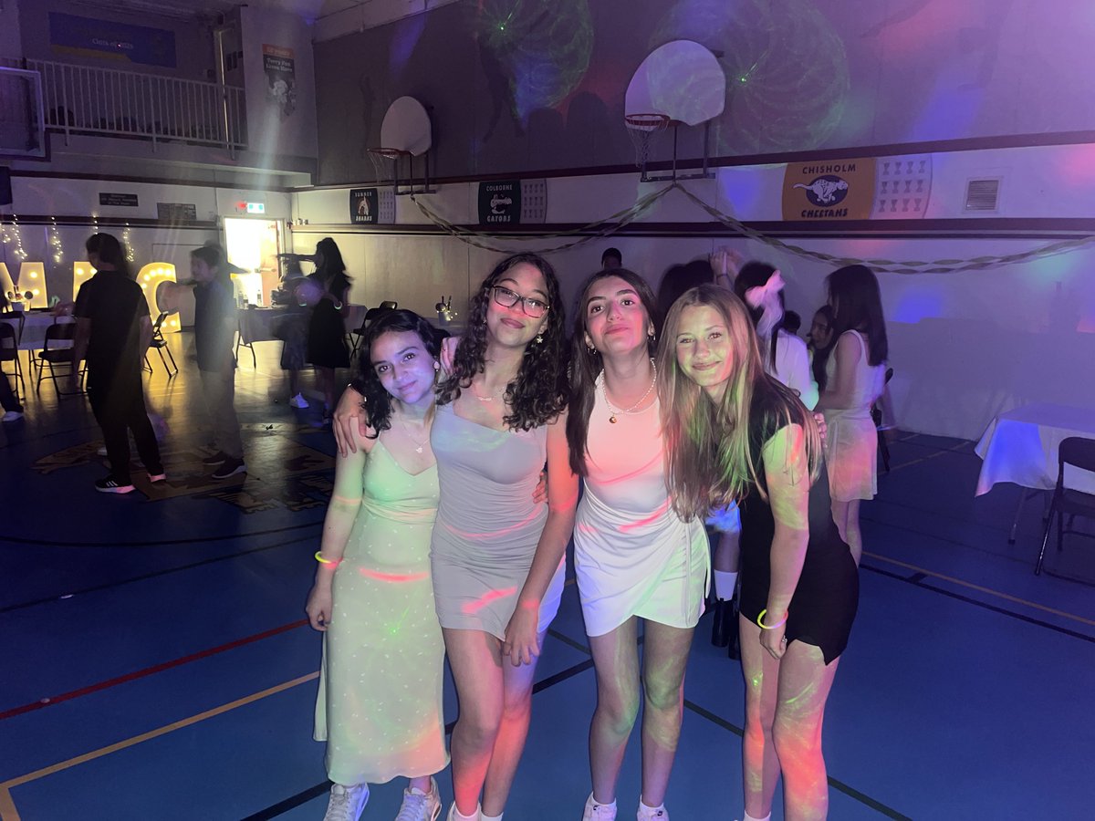 maclachlan_ca's tweet image. Last Friday was a night to remember! Our MacLachlan College Parents' Association put together an amazing dance for our intermediate students. 

With stunning decorations and the perfect music, it was the ideal setting to let loose and live it up! 💃🕺

#MACCommunity  #SchoolDance