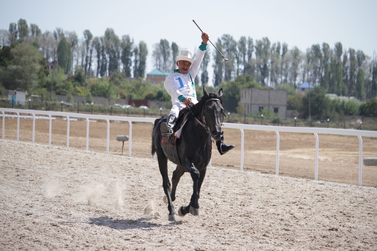 Zhorgo Salysh - traditional horse racing in Kyrgyzstan

Source of photo: worldnomadgames.com/en/sport/Zhorg…

Web: traditionalsports.org
Facebook Traditional Sports: facebook.com/traditionalspo…
LinkedIn Traditional Sports: linkedin.com/company/tradit…
#irsie #traditionalsports #encyclopediatsg