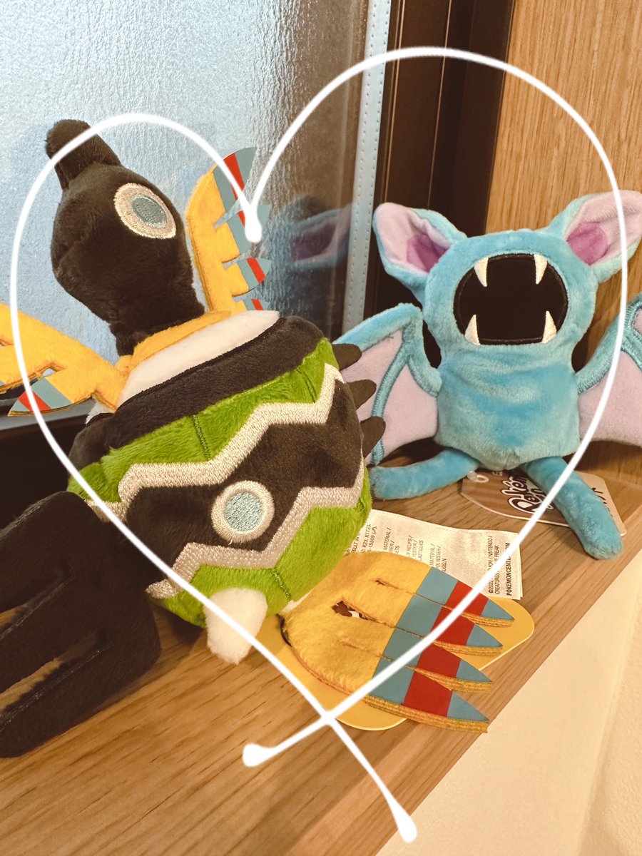 24onden's tweet photo. ポケモンfitが注目されているので、うちの子たちも✨
(なんか良いフレームあった)

一番好きなのはミュウだけど、連れ歩くパートナーならこの2匹かな☺️
どちらも羽根が連れ(持ち)歩きに向いてない！ https://t.co/dQApYu6DKZ