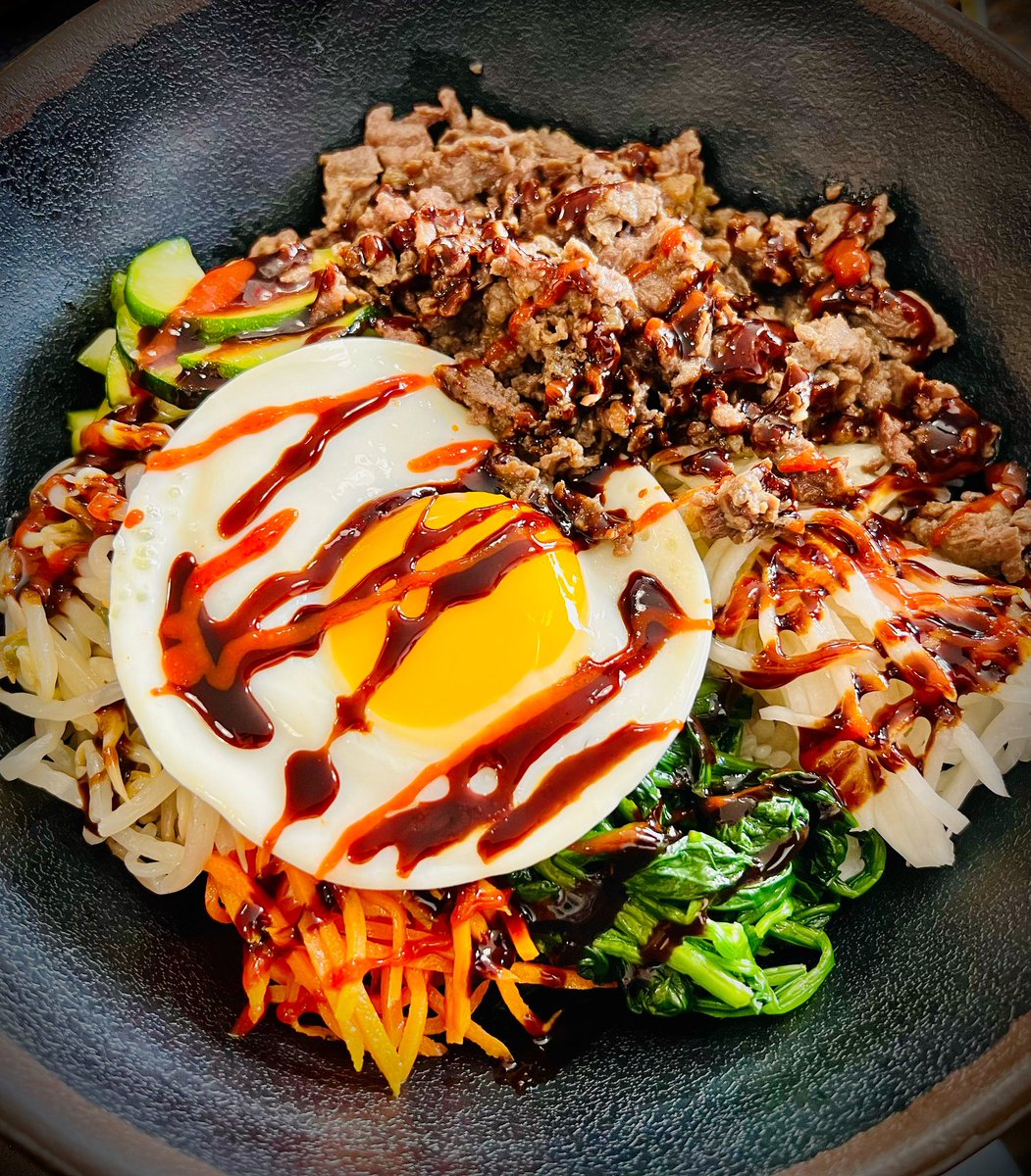 GVKitchenBitch's tweet photo. Lunch with fellow crewmembers @PapaBop in #Evanston
#Illinois.  #bibimbap #friedegg #bulgogi https://t.co/2pVjhsFEBr