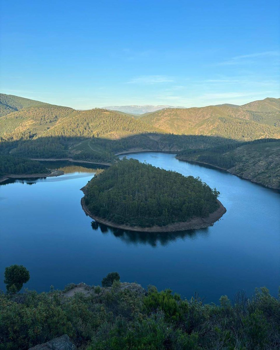 Somos un destino con magníficas vistas.😍

#LasHurdes #MeandroElMelero #turismonortedeextremadura