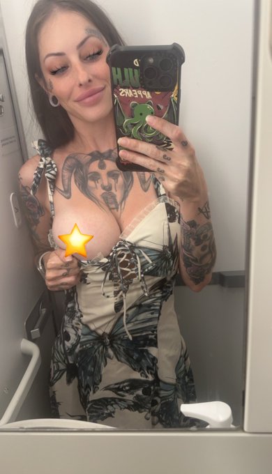 The only acceptable use of plane lavatories. Sorry, I don&rsquo;t make the rules 🤷&zwj;♀️ https://t.co/WrBvVjZ<a href="/tag/mvsales"class="tags"><span>#mvsales</span></a>