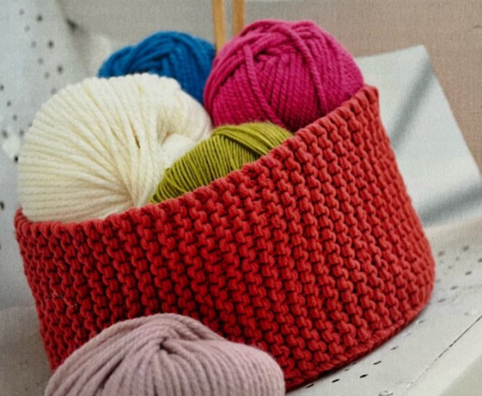 Knit An Oversized Chunky Basket ❤️ It's a perfect addition to add warmth and style to any space 🧺 Create baskets in different colours for every room in your home. Get creative with this easy to follow knitting pattern #MHHSBD #craftbizparty #elevenseshour Link below