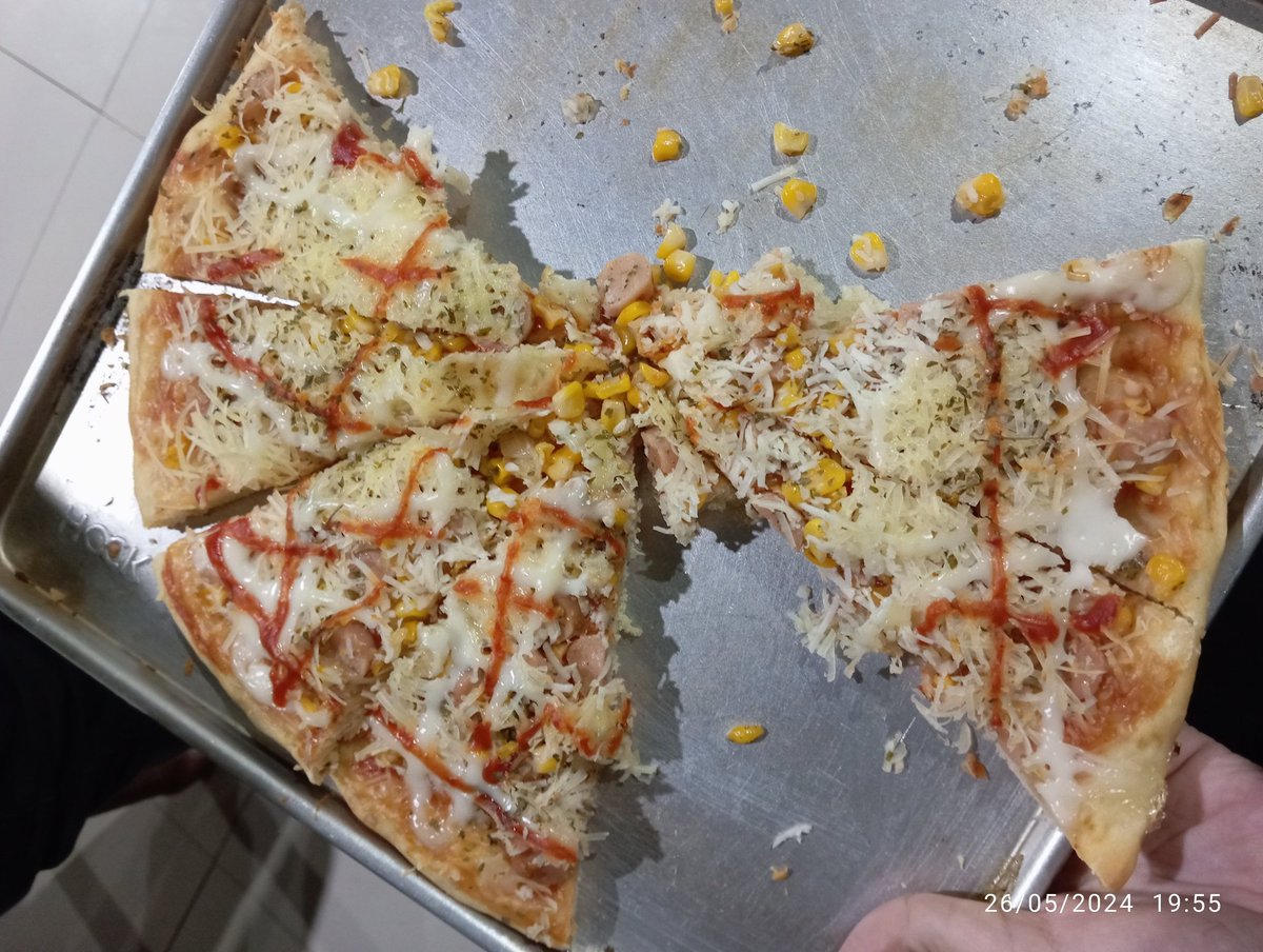 risnapuranim's tweet photo. Ada kisah di balik pizza---- https://t.co/7z8wnHFRk5