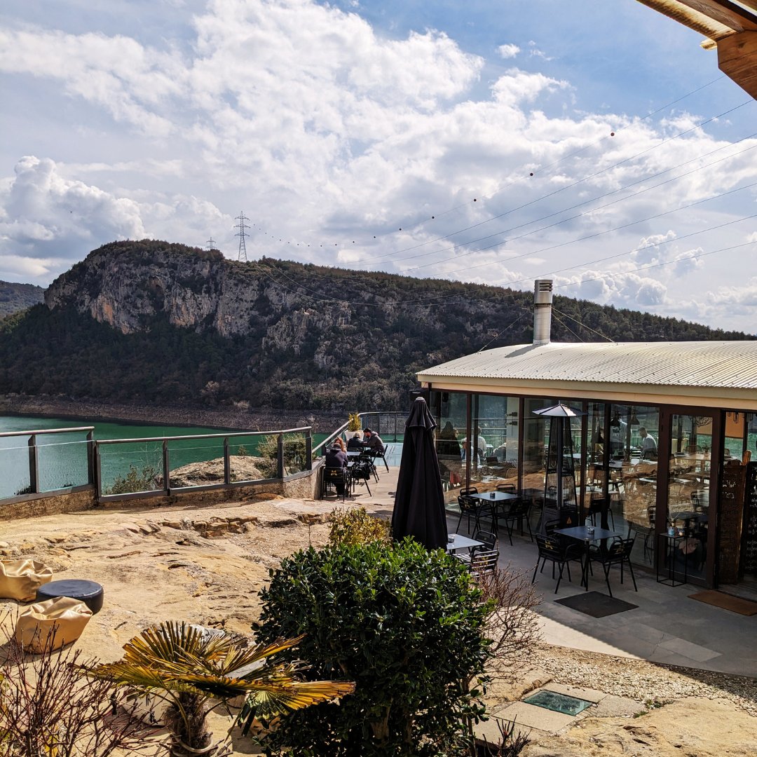 QUIOSCTALARN's tweet photo. Sol, natura i bon menjar. Fa falta res més?

#loquiosc #restaurant #gastronomia #familia #amics #vermut #dinar #tardeo #sopar #coctailbar #pantadesantanatoni #pallars #pallarsjussa #talarn @pallarsactiu https://t.co/IlFN4Vtxb0