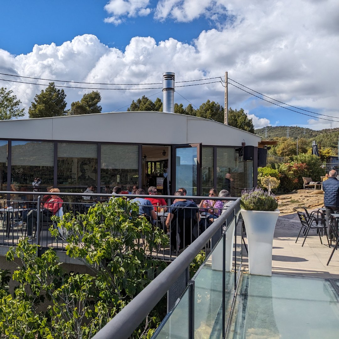 QUIOSCTALARN's tweet photo. Sol, natura i bon menjar. Fa falta res més?

#loquiosc #restaurant #gastronomia #familia #amics #vermut #dinar #tardeo #sopar #coctailbar #pantadesantanatoni #pallars #pallarsjussa #talarn @pallarsactiu https://t.co/IlFN4Vtxb0