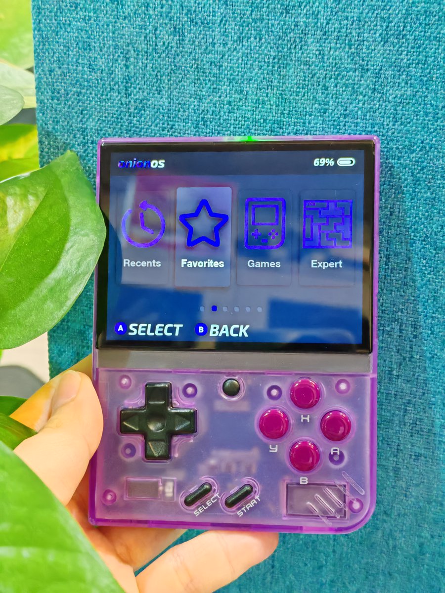 LITNXTCREATOR's tweet photo. 🎮🎮🎮Miyoo mini plus is still sick in 2024.😏
#Miyoo #miyoominiplus #OnionOS #RetroHandheld #RetroGamer #RetroGame #HandheldGamer #GameBoy #aesthetic #nostalgia #litnxt_official #litnxtcreator #litnxt #gamingsetup https://t.co/FlgbwgKC3r