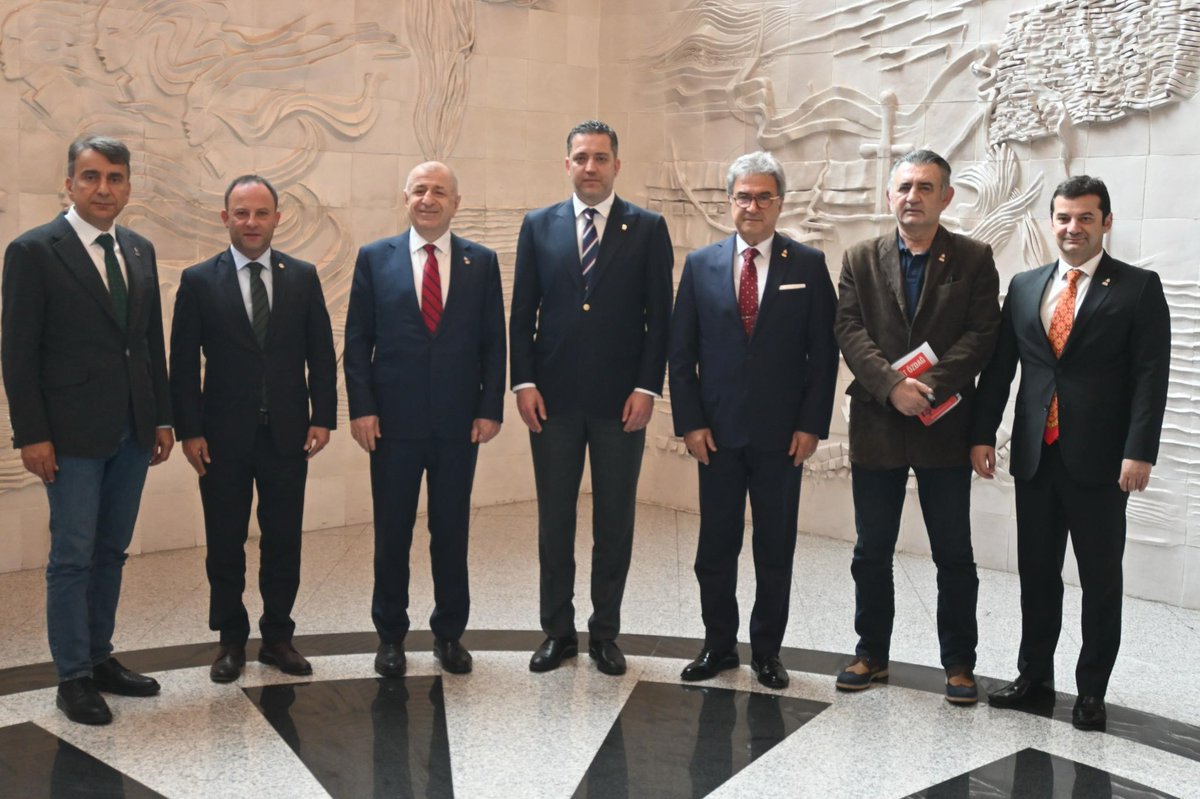 Genel Başkanımız Prof. Dr. Ümit Özdağ; Parti Sözcümüz Azmi Karamahmutoğlu, Genel Başkan Yardımcımız Prof. Dr. Ali Şehirlioğlu, Genel Başkan Başdanışmanlarımız Bartu Soral ve Ümit Zileli ile birlikte Türkiye Barolar Birliği Başkanı Av. R. Erinç Sağkan'ı makamında ziyaret ederek