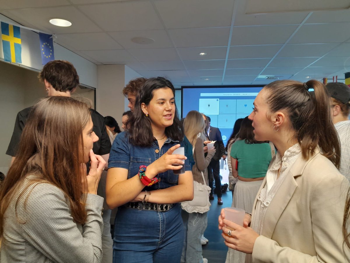 IAEAngers's tweet photo. Notre Master 1 Management et commerce international accueille la délégation d'étudiants et de professeurs de @appstate pour le #moisaméricain ! 🇺🇸
Nos étudiants et les étudiants US font connaissance avant d'entamer le mois de cours qui les attend ! 🤩
#espritiae #international https://t.co/uBRBlG1O8l