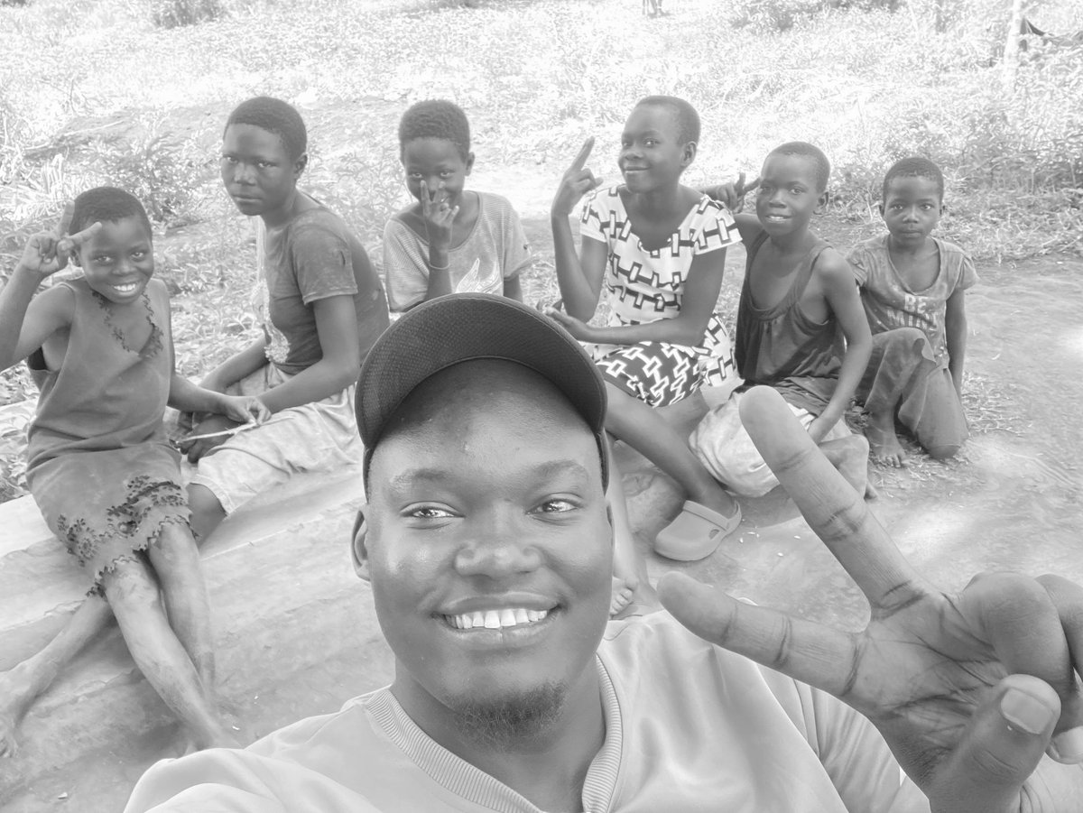 owinodav's tweet photo. Had nothing much to offer but just small words of encouragement and advice left them happy and motivated 😊 #girlpower #girlchildeducation #genderequity #genderequality #african #africanyoungleaders #impactinglives https://t.co/siZ1PpdUmB