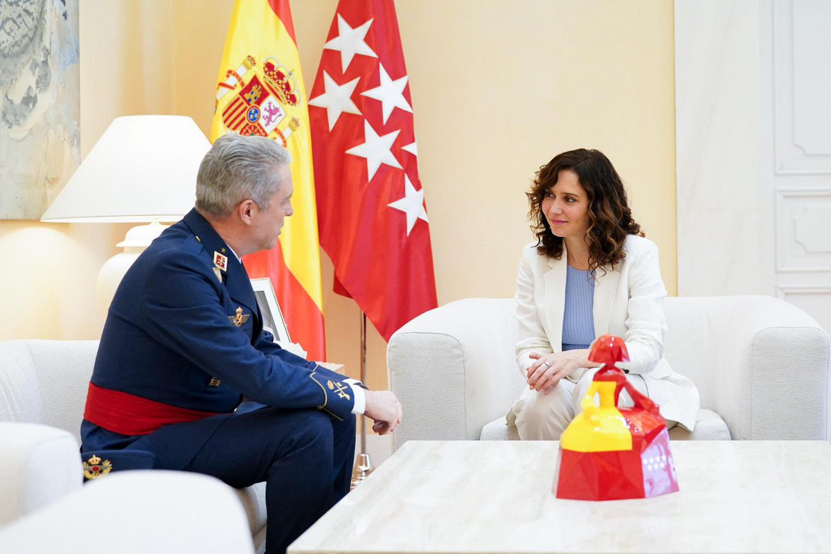 Es un honor recibir en la Comunidad de Madrid al general jefe del Mando Aéreo General, Jerónimo Domínguez. Nuestra gratitud a las Fuerzas Armadas por su cercanía y servicio al pueblo español.