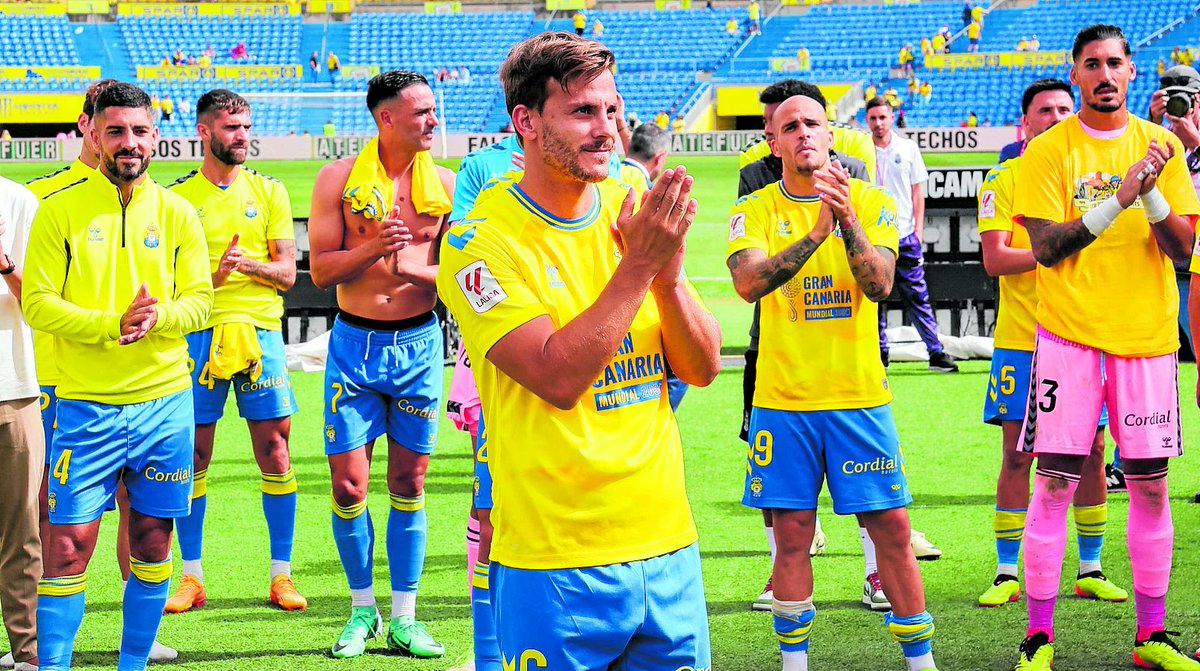 GilbeRamos's tweet photo. Ejemplo de gran profesionalidad, respeto y lucha por el escudo de su equipo, la @UDLP_Oficial! Temporada muy dura para él pero siempre lo dio todo en las buenas y en las malas! Uno de nuestros guerreros se merece lo mejor, gracias #EricCurbelo!!💪👏👏👏💙💛 https://t.co/B8C3X87o1p