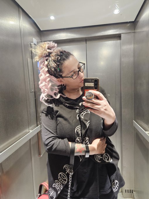 Quand le tressage n'est pas fini mais que tu dois promener le chien... x) https://t.co/wcAovcJibv<a href="/tag/stripchat"class="tags"><span>#stripchat</span></a><a href="/tag/stripchatlive"class="tags"><span>#stripchatlive</span></a>