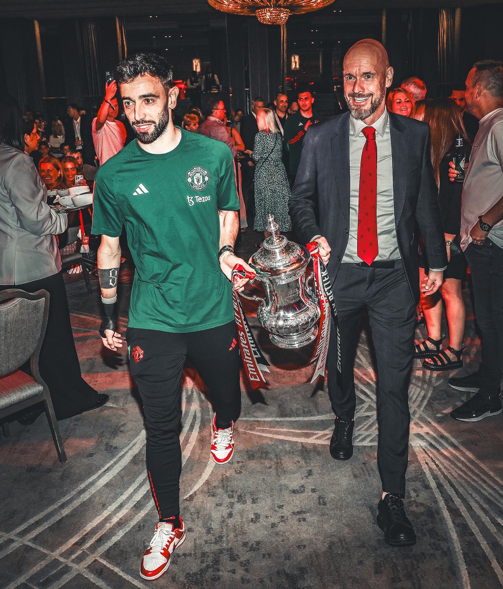 🚨 Coming through with special cargo! 🏆

#MUFC || #FACup