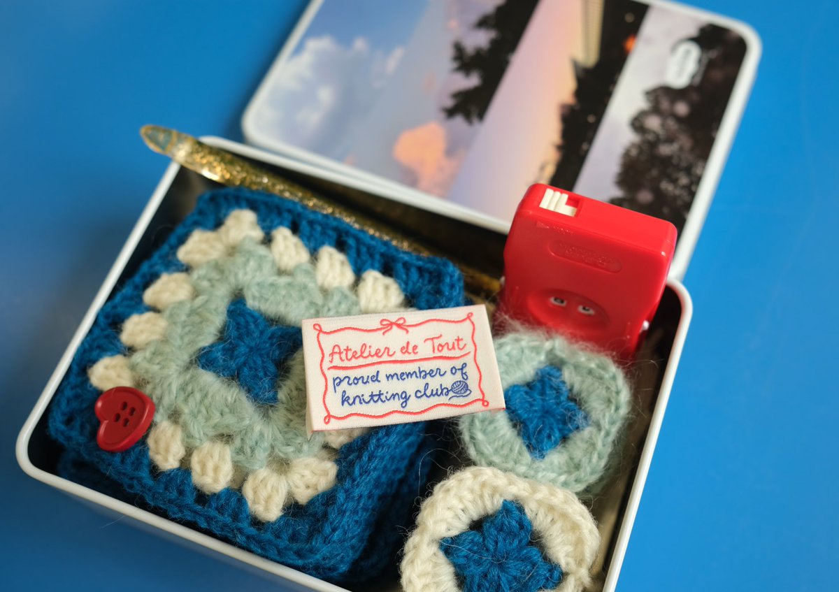 낱장이 된 하늘을 담아두시라고 틴케이스를 준비했는데 오자마자 저의 뜨개 케이스 된 사연..