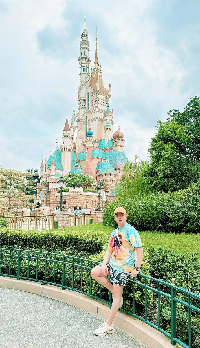 WBenzon's tweet photo. Who says we have to grow up? Life is better at Disney! #happiestplaceonearth #disneycastle #disneyland #hongkong #celebration #birthday #beautifulplace #bench #dolcegabbana #gucci https://t.co/S03wbhxNoG