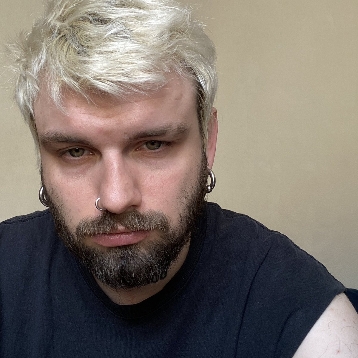 Два самых грустных факта про художественную деятельность которые я выяснил за все эти годы:

1) Если ты идёшь на уступки по ценнику, то тебя заебут ненужными правками. 
2) Если ты участвуешь в крутом проекте как исполнитель, то ты получишь хуй за щеку, а не упоминание в посте.